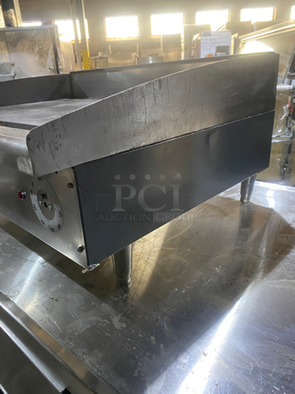 Toastmaster Pro Series Electric Powered Flat Griddle! With Back & Side Splashes! All Stainless Steel! On Small Legs! - Image 2 of 9