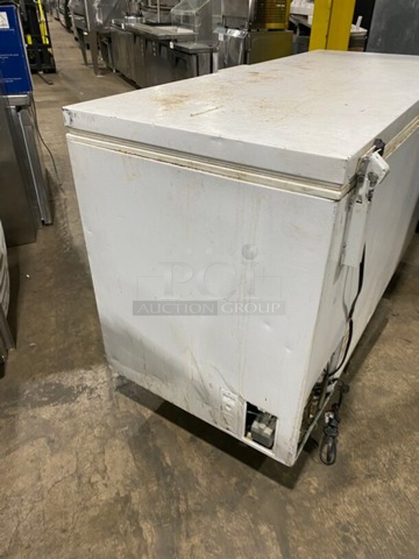 Whirlpool Commercial Reach Down Chest Freezer! With Hinged Top Lid! Model: WZC3122DW00 SN: U44005713 115V - Image 3 of 10