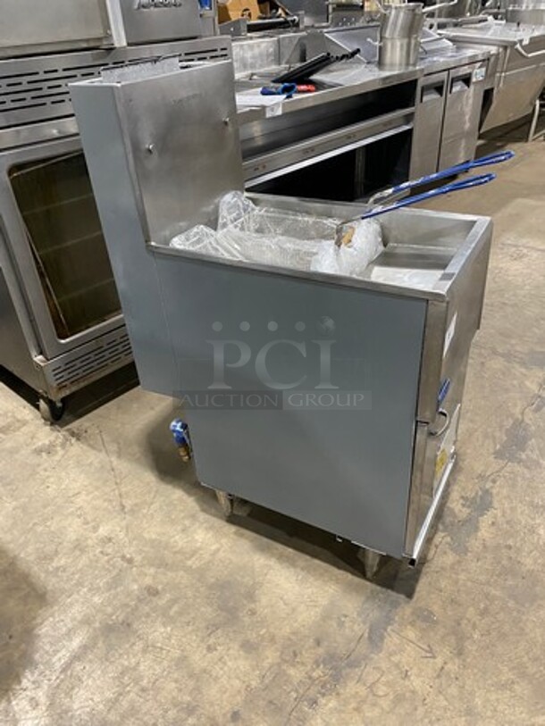 Pitco Commercial Natural Gas Powered Deep Fat Fryer! With 2 Metal Frying Baskets! All Stainless Steel! On Legs! Model: 35C SN: G11JC041453 - Image 2 of 9