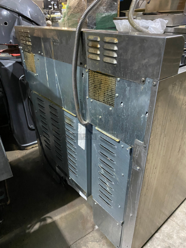 Thermador Gas Powered Stove Top! 4 Burner And Built In Flat Top In The Center! With Full Size Oven Underneath! With Metal Oven Racks! All Stainless Steel! - Image 4 of 12