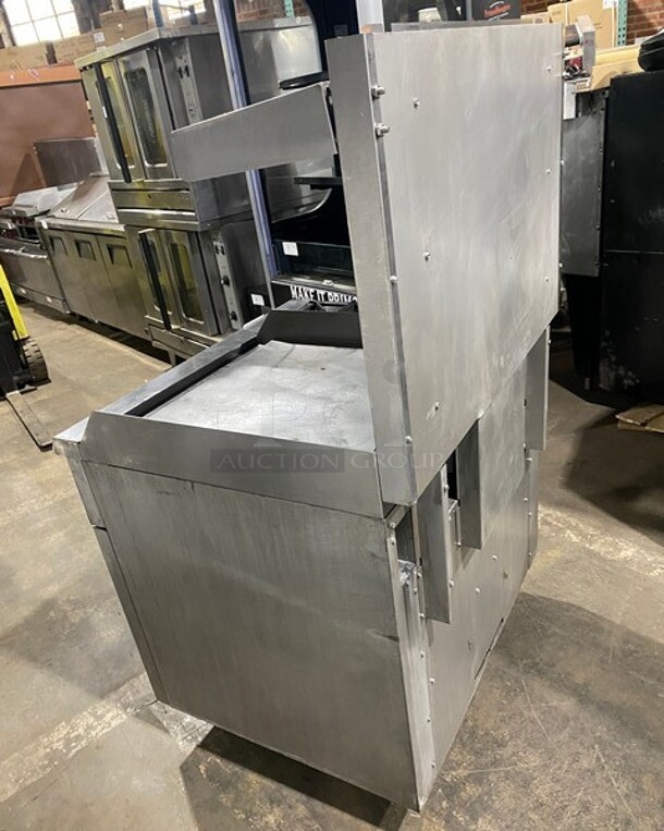 Late Model 2021! Cookline Stainless Steel Commercial Natural Gas Powered 2 Burner Range w/ Right Side Flat Top Griddle! With Oven And Back Splash! On Commercial Casters! MODEL CR3624G SN:2105018024 - Image 4 of 11