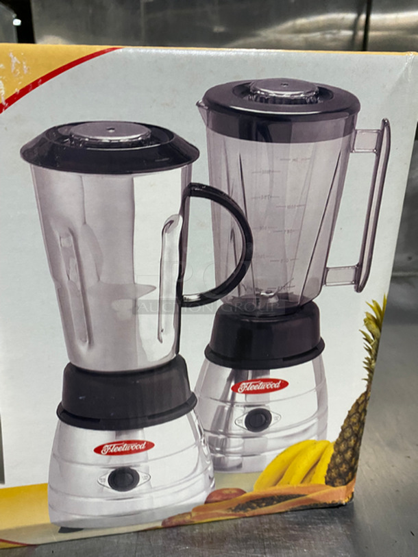 NEW! IN THE BOX! Fleetwood Commercial Professional Blender! - Image 2 of 2