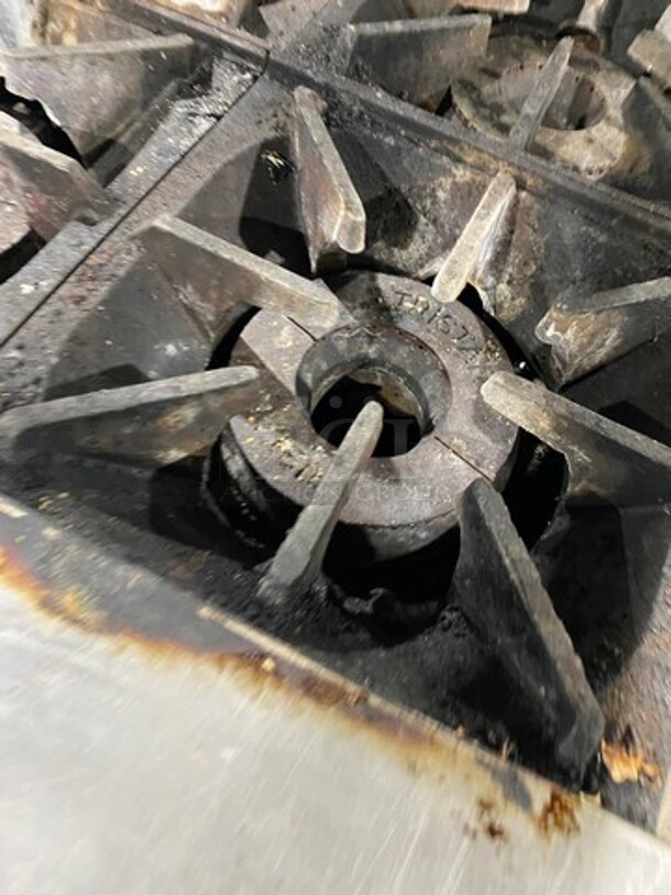 LATE MODEL! Tristar Commercial Natural Gas Powered 4 Burner Stove! With Raised Back Splash And Bakers Pride Salamander! With Full Size Oven Underneath! All Stainless Steel! On Casters! WORKING WHEN REMOVED! Model: TSR4 SN: 990441107015 - Image 6 of 11