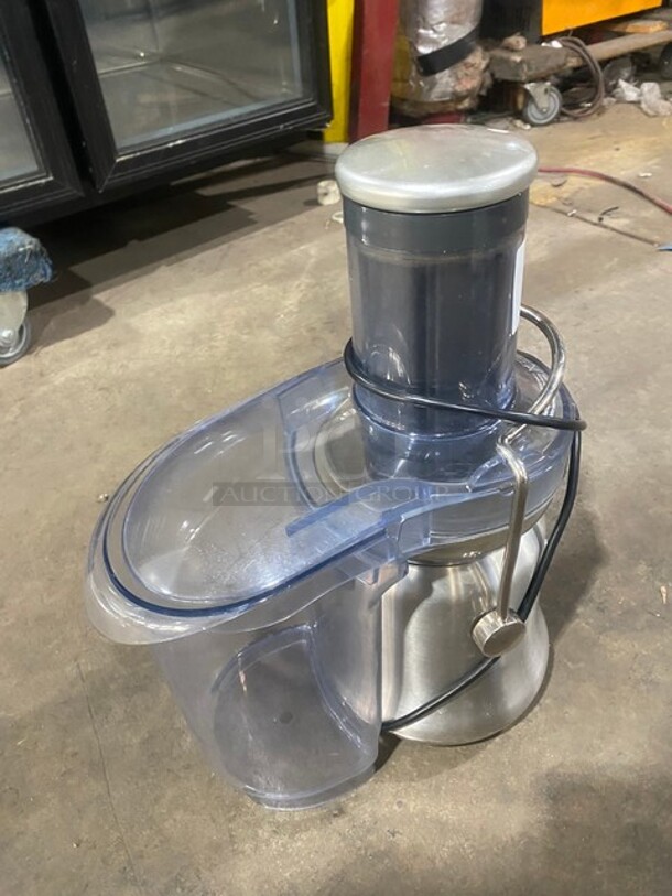 Breville Commercial Countertop Juicer! Stainless Steel! With Juice Pitcher! 120V! Model BJE530BSS! Working When Removed! - Image 3 of 7