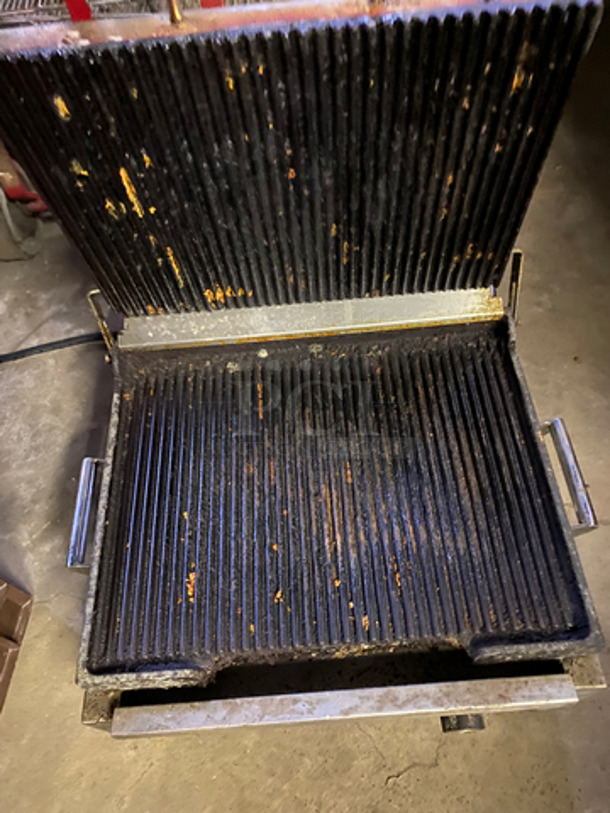 Waring Commercial Countertop Panini/Sandwich Supremo Grill! All Stainless Steel! Press With Ribbed Surface! Model: WPG250 120V 60HZ - Image 5 of 8