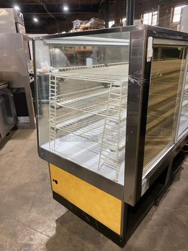 Federal Industries Commercial Dry Bakery Display Case Merchandiser! With Slanted Front Glass! With Sliding Rear Access Doors! Model: VH59 SN: 761812 120V 60HZ 1 Phase - Image 4 of 9