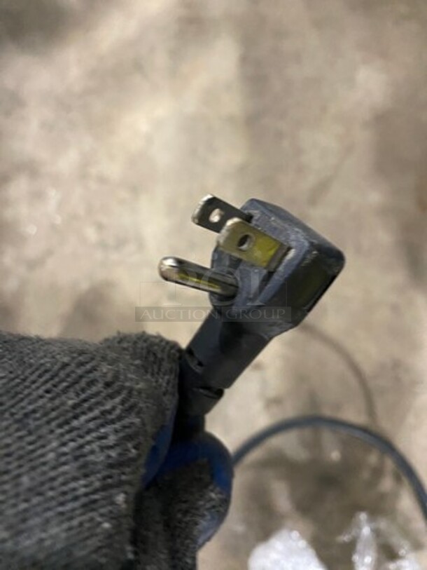 2014 Fogel Commercial Refrigerated Deli/ Bakery Display Case Merchandiser! With Curved Front Glass! With Rear Access Doors! Model: ELITE4PFUS SN: 140712538 115V 60HZ 1 Phase - Image 7 of 7