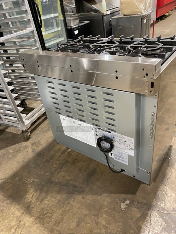 Zline Commercial Gas Powered 6 Burner Stove! With Oven Underneath! Stainless Steel! MODEL RG36 SN: RG36GE2112049103 120V - Image 4 of 10