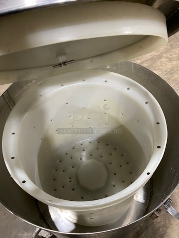 GO FOR IT! DELFIELD Shelleymatic Salad Spinner/Dryer! Capacity (20) Gallons Stainless Steel Exterior W/ Lid! On Casters! - Image 4 of 6