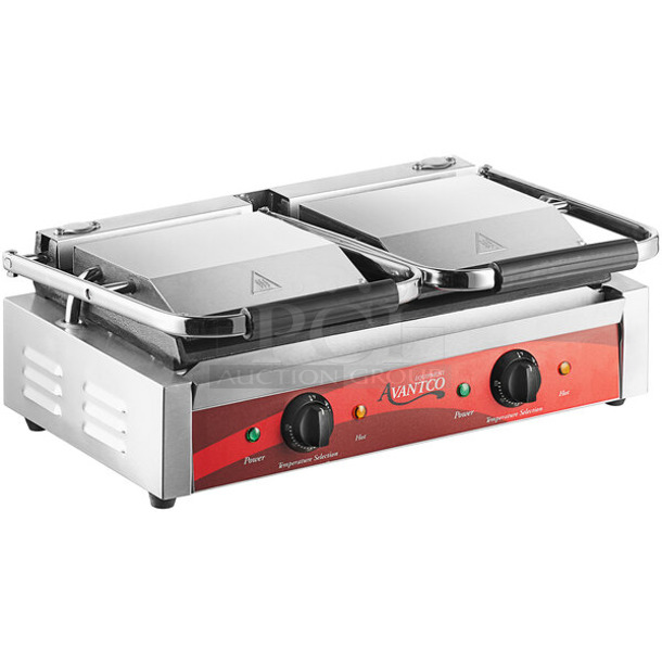 BRAND NEW SCRATCH AND DENT! Avantco 177P85S Stainless Steel Commercial Countertop Panini Sandwich Grill with Smooth Plates - 18 3/16