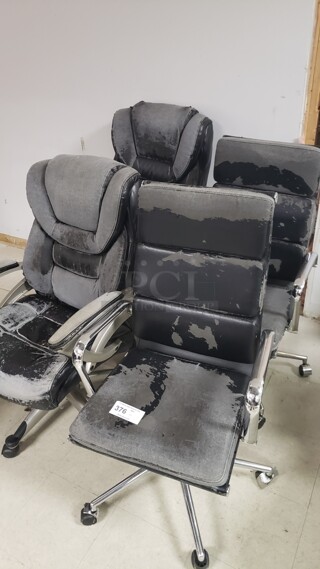 Lot of 4 Chairs

(Location 2)