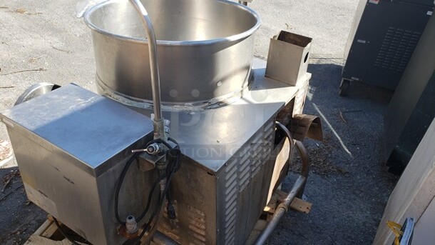 Cleveland KGL-40-T Natural Gas 40 Gallon Tilting Kettle. Unknown Condition/ Sold For Parts - Image 6 of 6