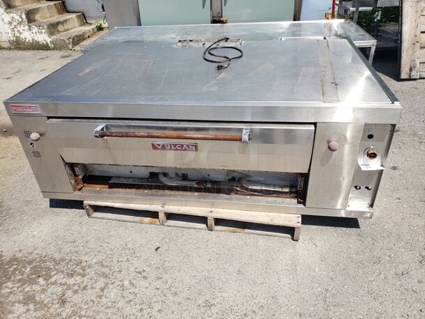 Vulcan Hustler Propane Pizza Oven! No Legs. Missing knob - Image 1 of 10