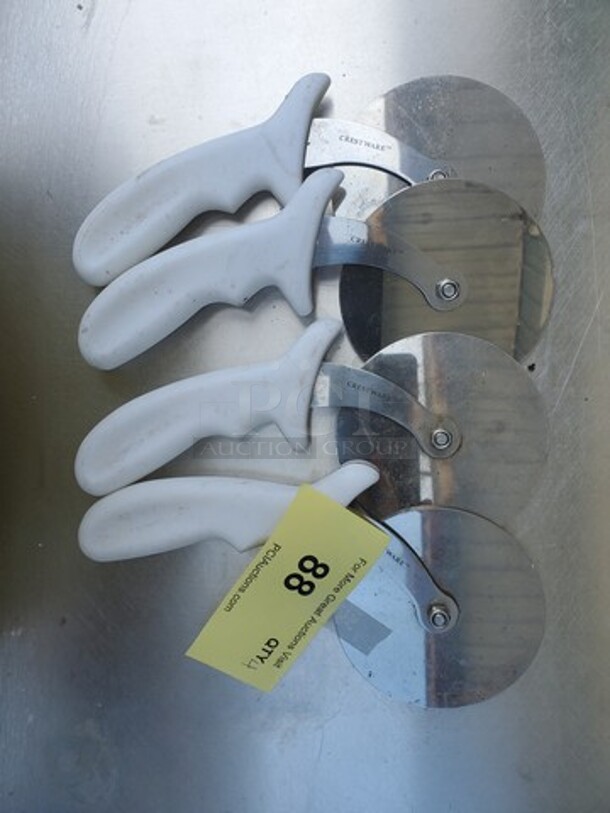 White Handle Pizza Cutter BIDX4 - Image 3 of 3