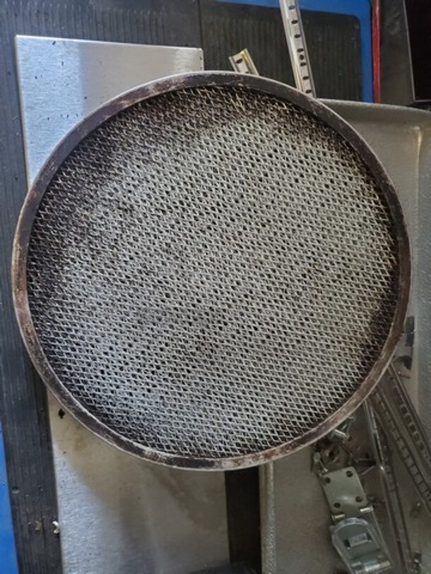 14" Pizza Screen BIDX7 - Image 1 of 3