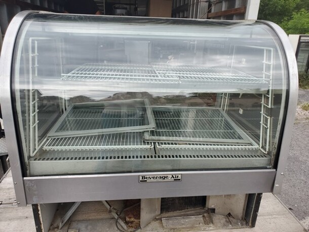 Beverage Air Curved Glass Refrigerated Deli Display Case 49"X34X36 (Missing cover) - Image 4 of 5
