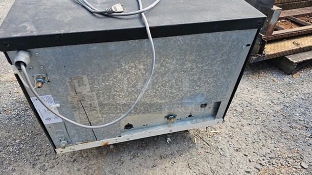 Manitowoc Ice Maker. Water cooled. *This unit requires and outside condenser* - Image 2 of 2