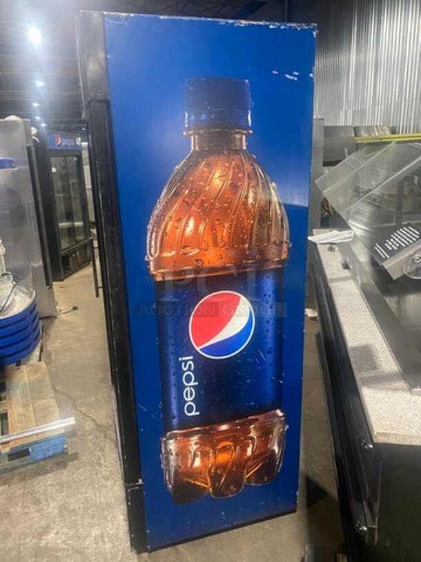 True Commercial Single Door Reach In Refrigerator Merchandiser! With View Through Door! With Poly Coated Racks! Model: GDM26 SN: 13168480 115V 60HZ 1 Phase - Image 2 of 9