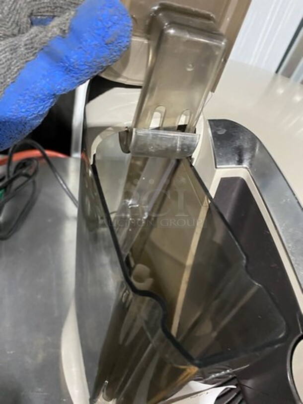 Grindmaster Countertop Coffee Brewing Machine! Model: RC400 SN: 002727 120V - Image 8 of 11