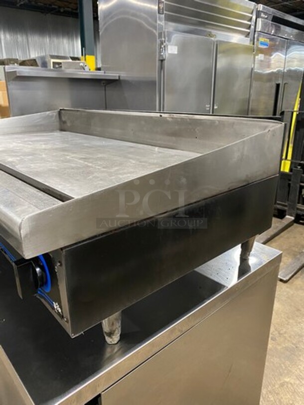 Star Max Commercial Countertop Natural Gas Powered Flat Top Griddle! With Back And Side Splashes! All Stainless Steel! On Small Legs! - Image 3 of 8