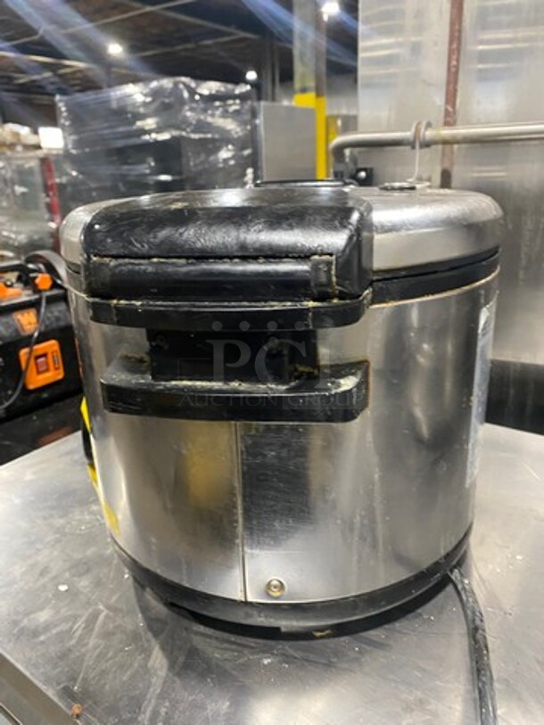 Amko Commercial Countertop Electric Powered Countertop Rice Cooker/ Warmer! WORKING WHEN REMOVED! Model: AK50RC 120V - Image 3 of 6