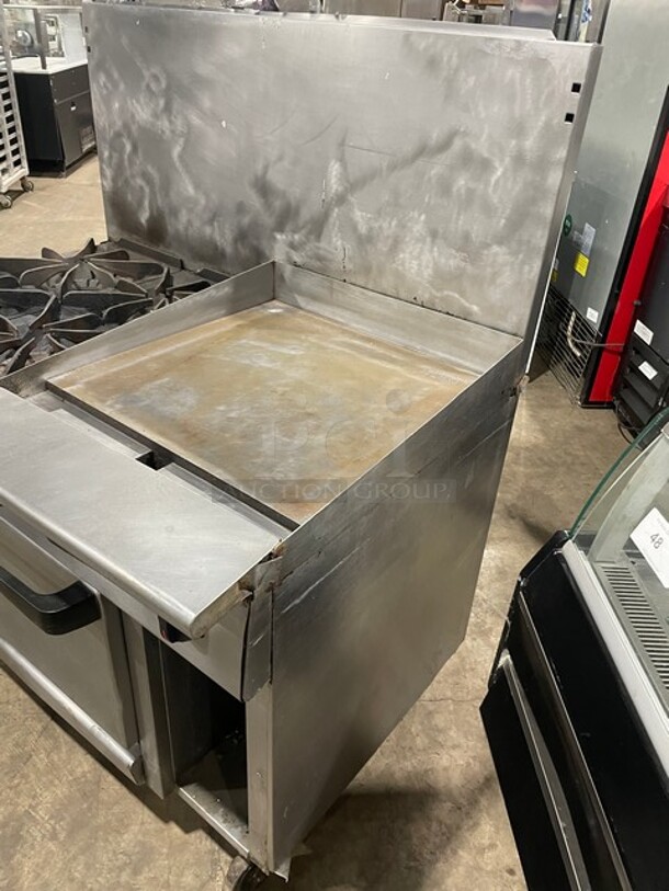 Vulcan Natural Gas Powered 4 Burner Range Split Top With Flat Grill! With Full Size Convection Oven Underneath! All Stainless Steel! With Back Splash! 120V 1 Phase! Model: G481FLC SN: 657080944! - Image 2 of 12