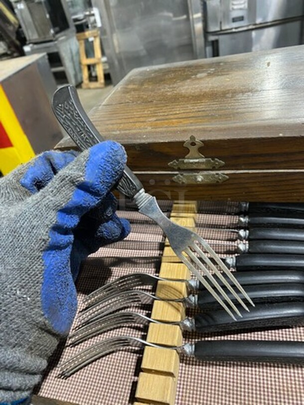 Rogers Silverware Wooden Box Utensil Holder! With Forks And Knives! - Image 8 of 11