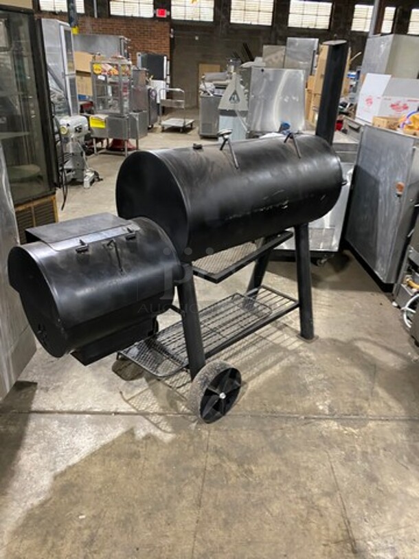 BEAUTIFUL! AWESOME! Brinkmann Trailmaster Heavy Duty Charcoal Grill/ Smoker! Small Grill Has Charcoal Access! With Hinged Lids! With Storage Space Underneath! Heavy Duty Steel! On Legs And Casters! - Image 3 of 10