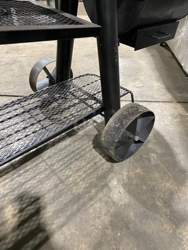 BEAUTIFUL! AWESOME! Brinkmann Trailmaster Heavy Duty Charcoal Grill/ Smoker! Small Grill Has Charcoal Access! With Hinged Lids! With Storage Space Underneath! Heavy Duty Steel! On Legs And Casters! - Image 8 of 10