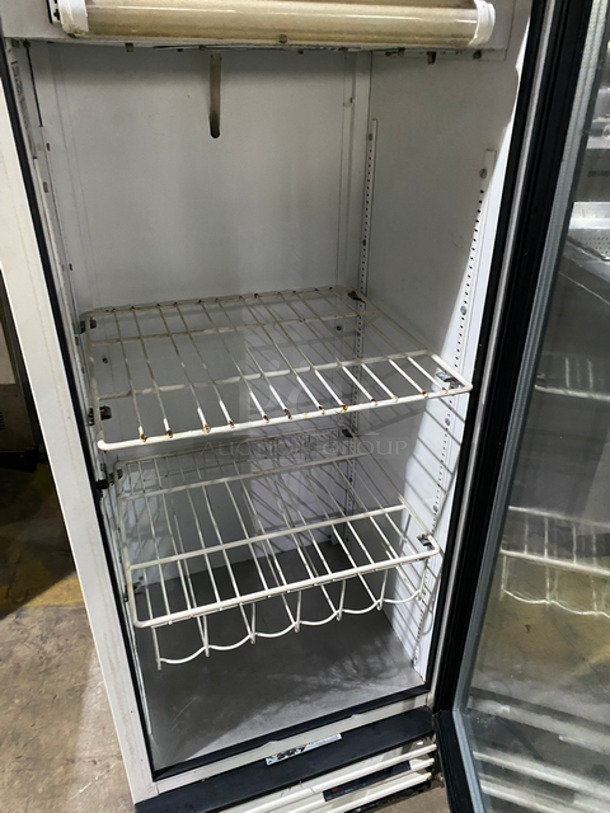 True Single Door Reach In Cooler Merchandiser! With View Through Door! Poly Coated Racks! Model: GDM12 SN: 11901877 115V 60HZ 1 Phase - Image 5 of 8