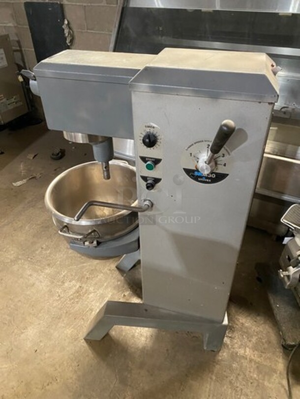 Univex Commercial 30 Quart Planetary Mixer with Mixing Bowl! 115V 1PH! Eletric powered! - Image 3 of 9