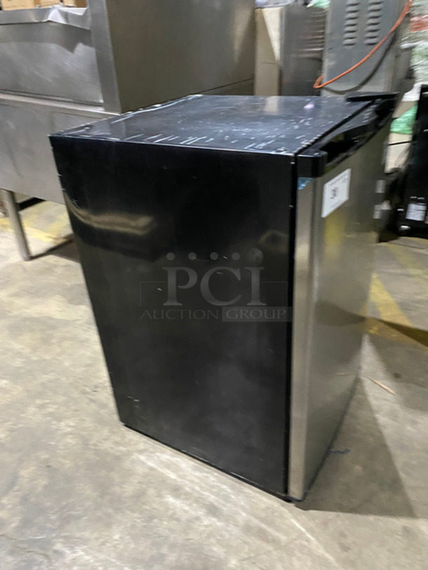 Euhomy Countertop/ Undercounter Single Door Mini Freezer! Stainless Steel Body! Model: MF-3.0-Y SN: 2009000668 115V 60HZ - Image 2 of 8