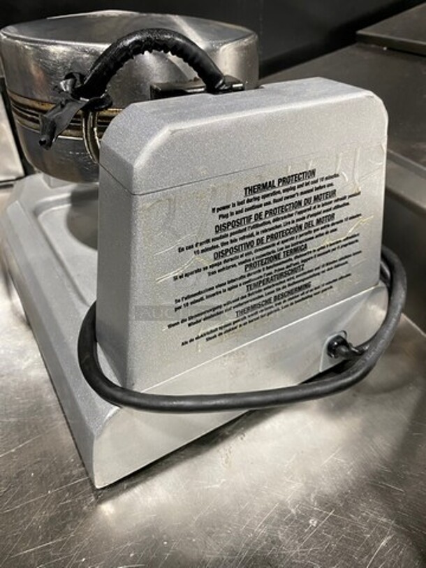 Waring Commercial Countertop Waffle Maker! - Image 4 of 9