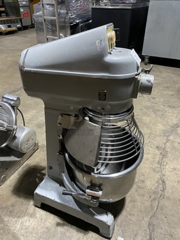 Globe Commercial 20 Quart Planetary Mixer! Model SP20! 110V 1 Phase! With S.S. Bowl And Paddle Attachment!  - Image 4 of 9