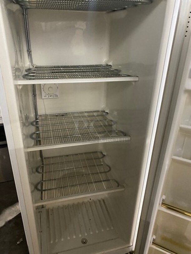 Whirlpool Single Door Freezer! With Racks And Shelves! Model: EEV124F - Image 5 of 11