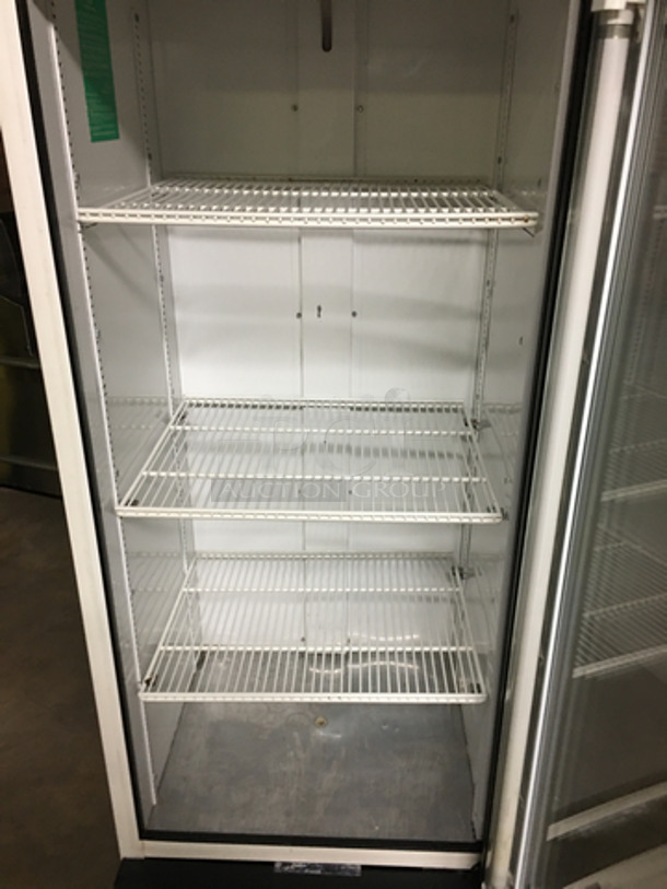 True Commercial Single Door Reach In Cooler Merchandiser! With Poly Coated Racks! With View Through Door! Model: GDM-19 SN: 12873143 115V 60HZ 1 Phase - Image 5 of 8