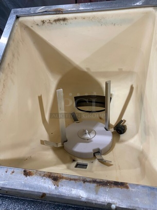Cornelius Commercial 6 Spout And Ice Dispenser Beverage System! Model: ED150 SN: 62B0946ED256 115V 60HZ 1 Phase - Image 5 of 11