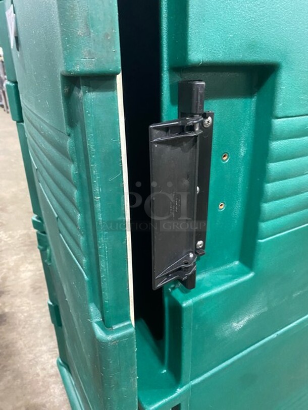 Cambro Commercial Food Catering/Holding Cabinet! With 2 Doors! On Casters! - Image 7 of 7