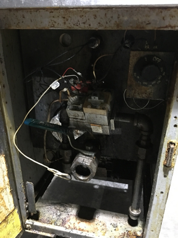 WOW! Frymaster Commercial Natural Gas Powered Deep Fat Fryer! All Stainless Steel! On Casters! Model: GF14SD - Image 5 of 7