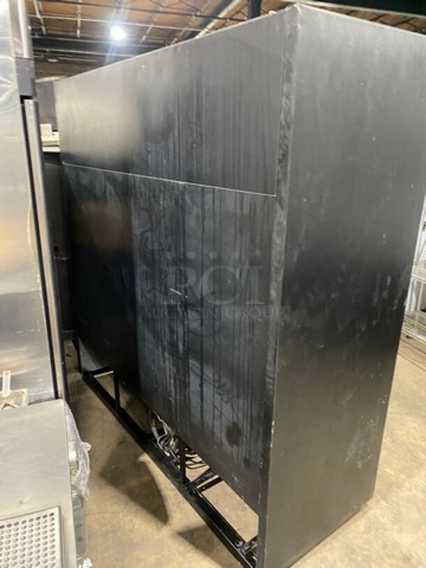 True Commercial 3 Door Reach In Cooler Merchandiser! With View Through Doors! Poly Coated Racks! Model: GDM69 SN: 4009937 115V 60HZ 1 Phase - Image 4 of 9