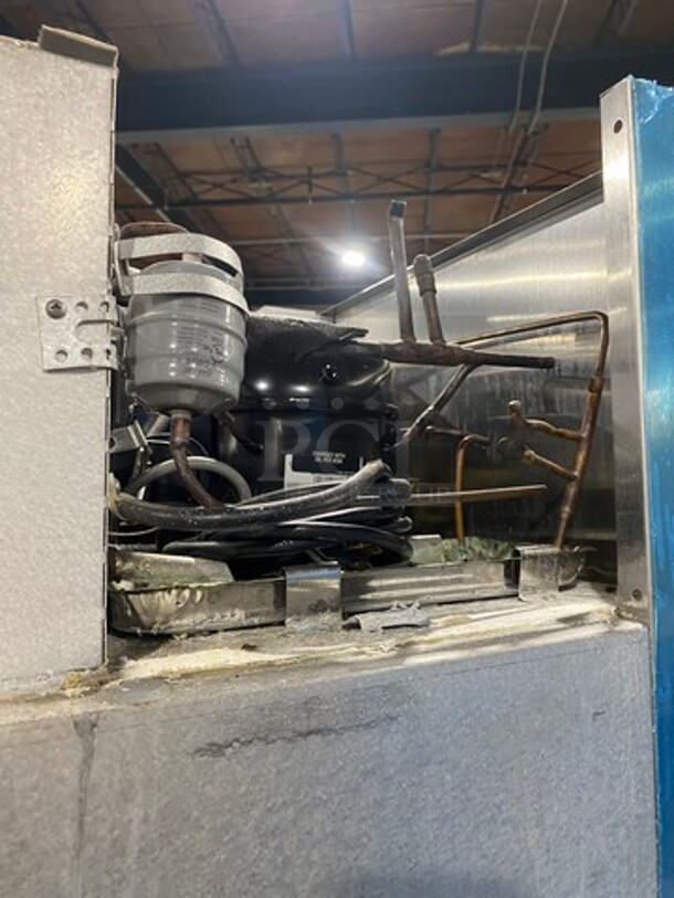 Traulsen Commercial Single Door Reach In Refrigerator! Solid Stainless Steel! On Legs! Model: RHT132WUTFHS SN: T94900E05 115V 60HZ 1 Phase - Image 9 of 9
