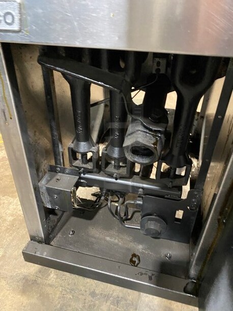 Pitco Natural Gas Deep Fat Fryer! With Baskets! All Stainless Steel! On Legs!   - Image 7 of 8