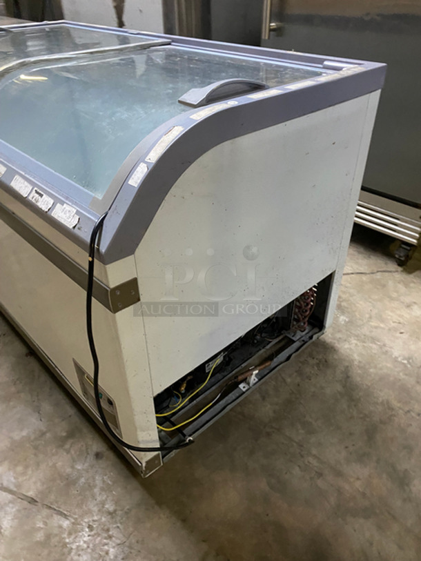 Omcan Commercial Show Case Freezer! With 2 Top View Through Sliding Doors! Model: XS500YX 115V 60HZ 1 Phase - Image 3 of 9