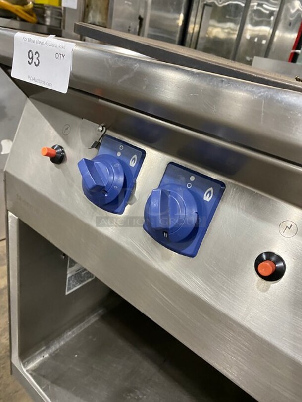 Electrolux Natural Gas Powered All Stainless Steel Plancha Flat Grill! ERMA Edition! Built On Stainless Steel Stand! On Legs! - Image 6 of 9
