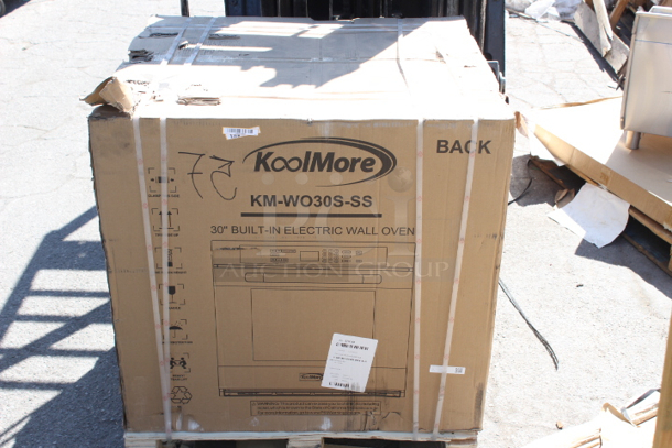 BRAND NEW SCRATCH AND DENT! Koolmore KM-WO30S-SS. 5 cu. ft. Stainless-Steel Electric Convection Oven.  - Image 4 of 5