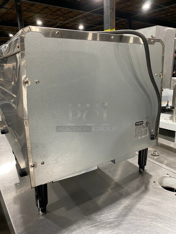 Waring Commercial Countertop Conveyor Toaster Oven! All Stainless Steel! On Legs! Model: CTS1000B 120V 60HZ 1 Phase - Image 4 of 8
