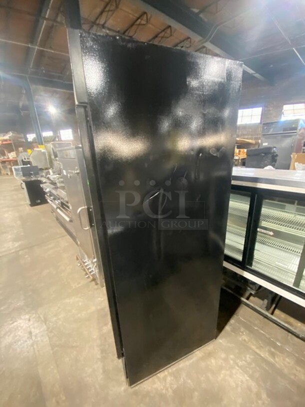 Beverage Air Commercial Single Door Reach In Cooler Merchandiser! With Poly Coated Racks! Model MT27 Serial 6465275! 115V 1Phase! - Image 3 of 8
