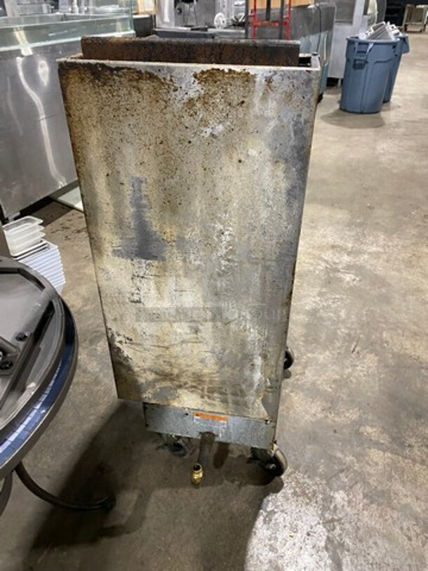 2018 Pitco Commercial Natural Gas Powered Deep Fat Fryer! With Back And Side Splashes! With 2 Metal Frying Baskets! All Stainless Steel! On Casters! WORKING WHEN REMOVED! Model: 40D SN: G18CC010283 - Image 4 of 8