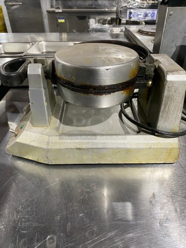 Waring Commercial Countertop Belgian Waffle Maker! Model: WW180 120V - Image 4 of 9