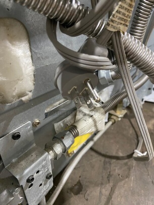 Kenmore 5 Burner Stove! With Oven Underneath! Metal Oven Racks! - Image 10 of 10